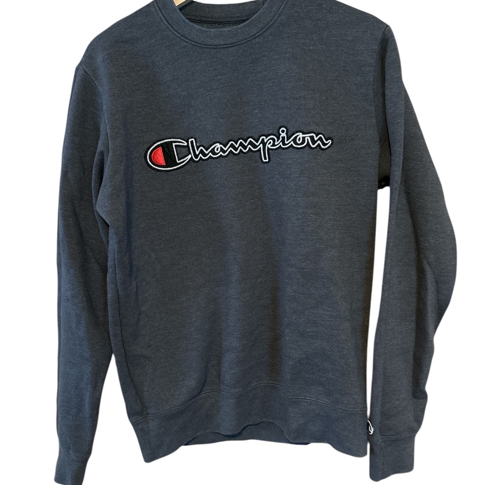 Champion Gray Crewneck Sweater Classic Design. Men’s size Small